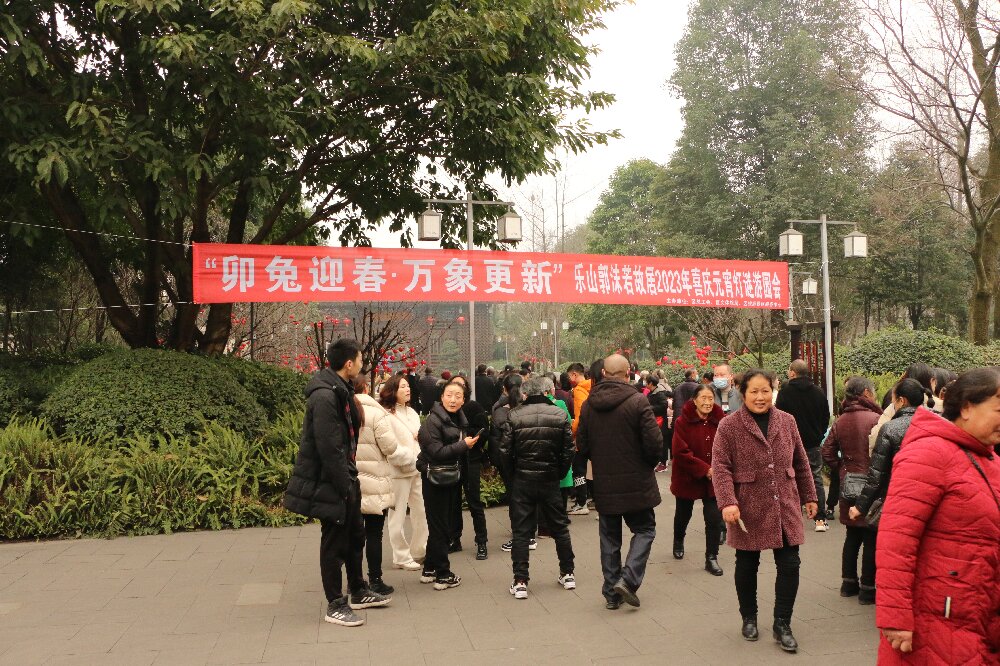 人山.jpg 人山.jpg