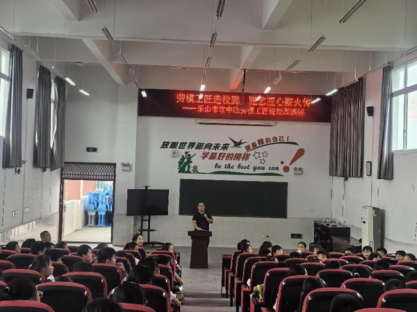 杨湾小学.jpg 杨湾小学.jpg