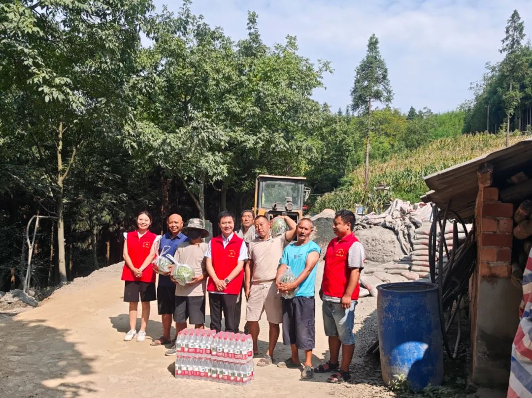 牛石2.jpg 牛石2.jpg