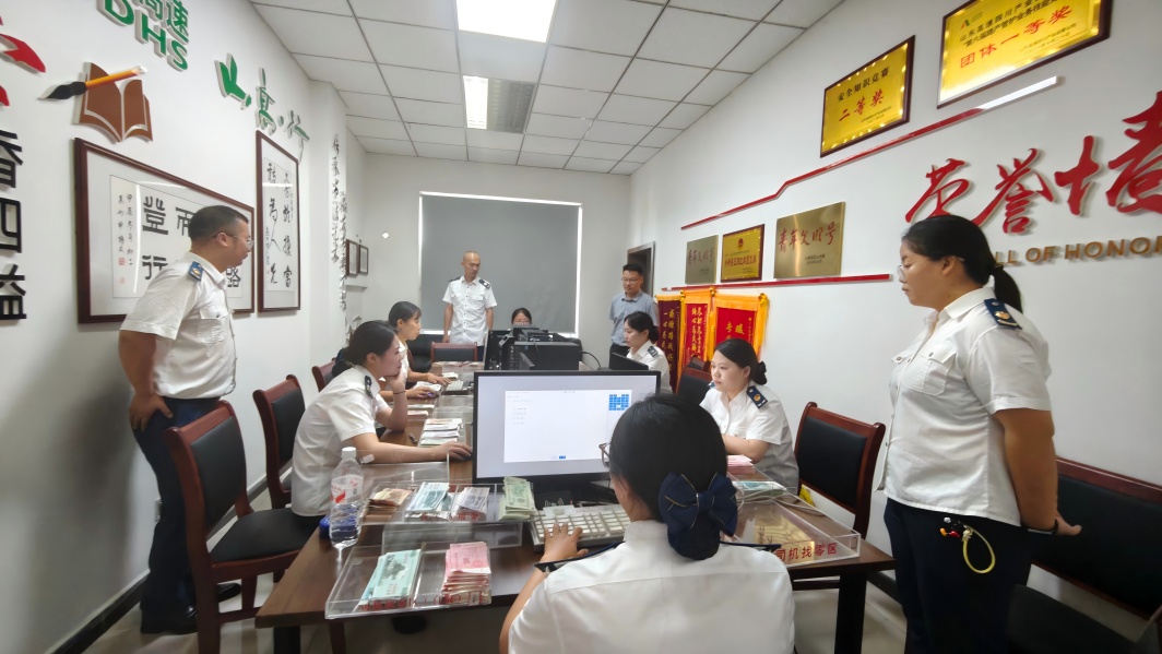 图片2.jpg 图片2.jpg